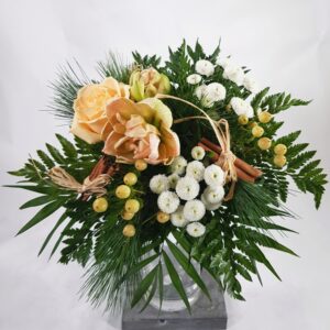 Matala amarylliskimppu hempeän jouluisissa sävyissä.