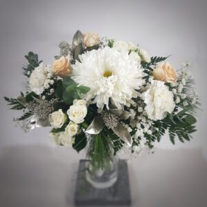 Puolikorkea Nuppulan ruusukimppu.