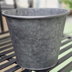 Sinkkiruukku reunuksella korkea harmaa L